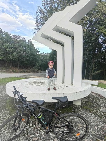 Madajko pomník O.Vrch web.